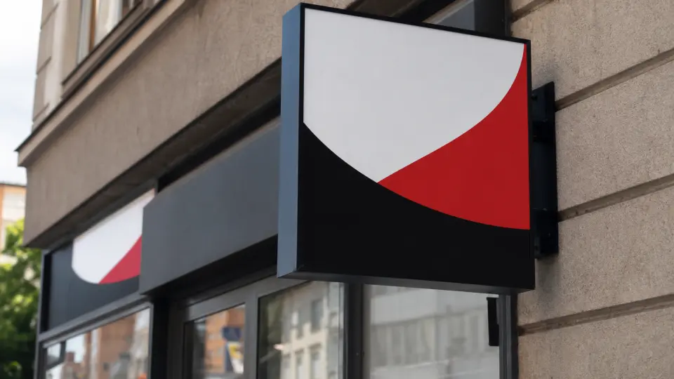 Ako vybrať materiál na reklamnú tabuľu prevádzky – ilustračný obrázok 3
